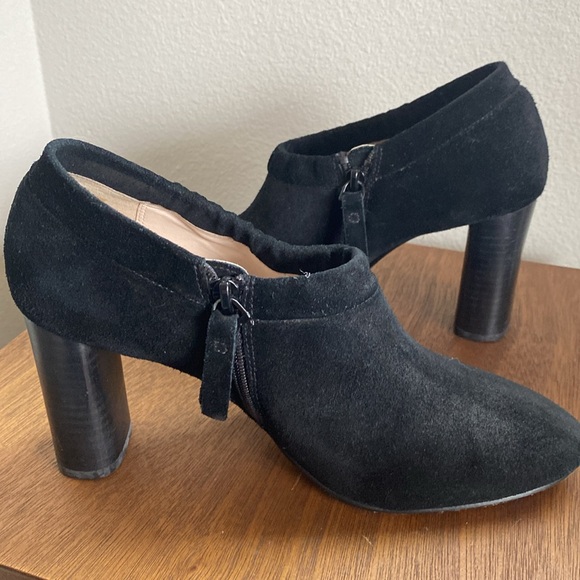 Clarks Narrative Black Suede Bootie Heel, Women’s size 8 - Picture 12 of 16